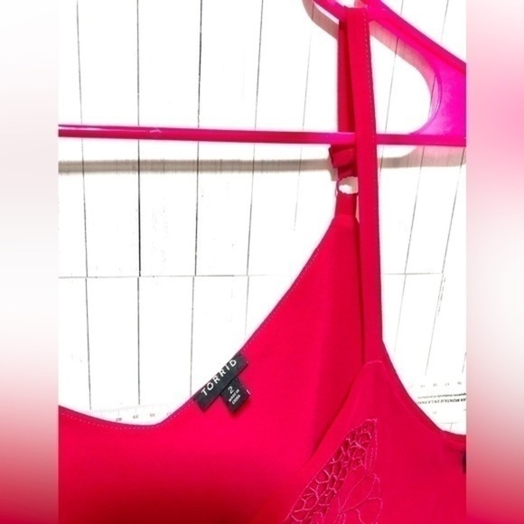 🌷Torrid Chiffon Embroidered Swing Cami Magenta Red 💙 - Picture 4 of 16